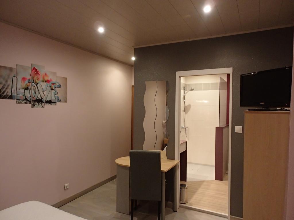 Le P'Tit Bonheur Bed and Breakfast Chilly-sur-Salins Δωμάτιο φωτογραφία